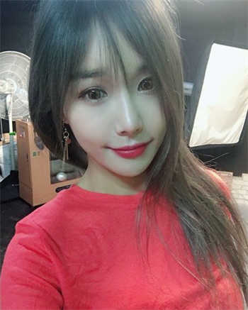 当着老公面被闺蜜老公