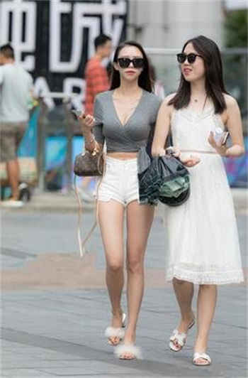 中专女厕所