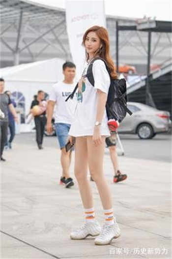 卡在墙壁中的美人屁