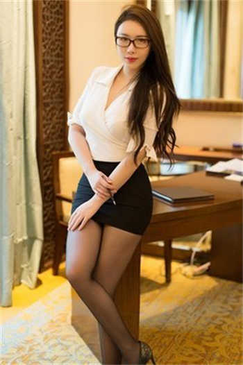 小县城旁边的旱厕