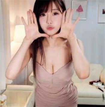 傻妃被八千暗卫接走