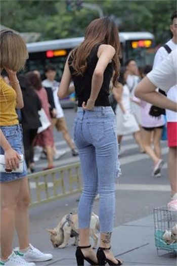 rct250封面女主叫什么
