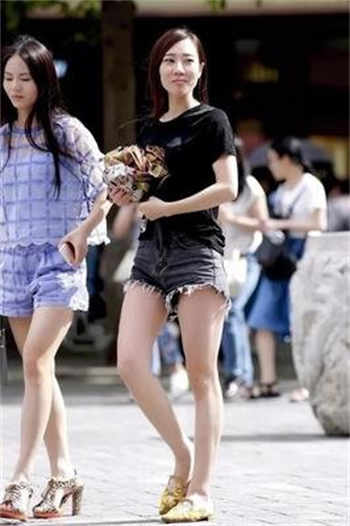 twitter女神苏妄言