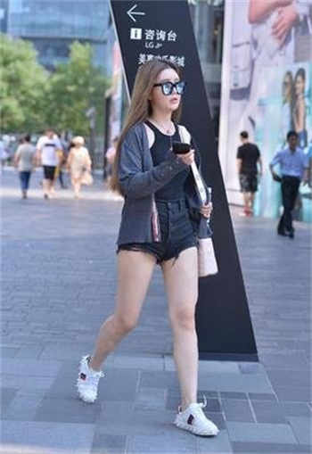 蒙着眼睛中间换人被发现