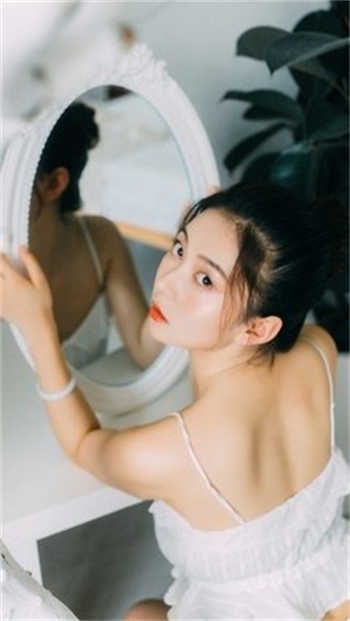 林女士快递小哥电梯