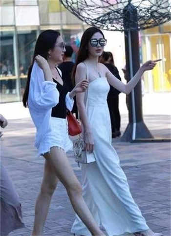 舞小喵车前跳舞视频