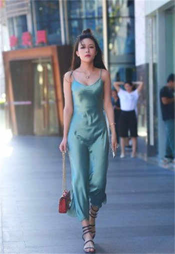 女同为爱鼓掌动作